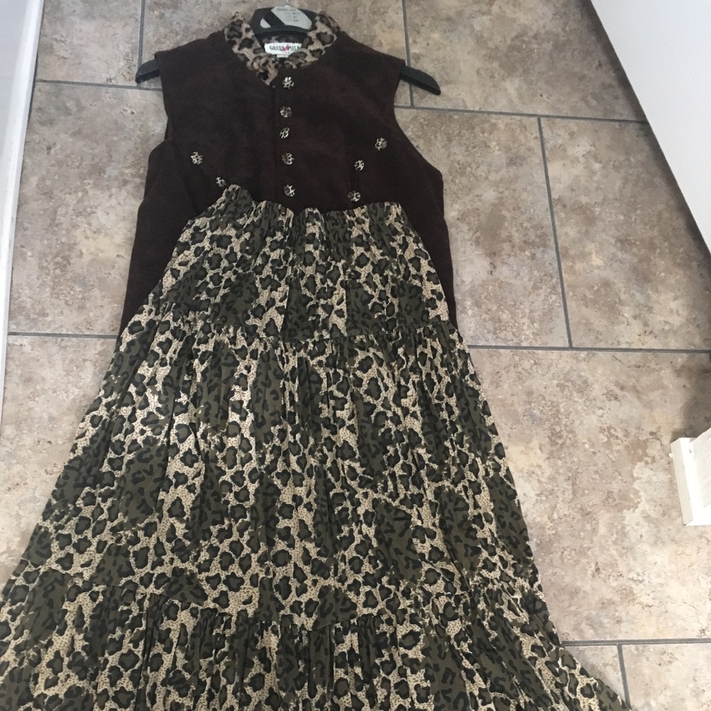 Green Field Skirt with Leopard Print w/Brn Vest  L